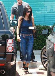 Courteney Cox feet photo thumbnail