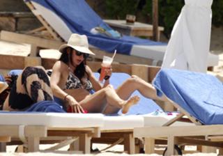 Courteney Cox feet photo thumbnail
