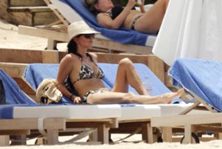 Courteney Cox feet photo thumbnail