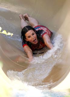 Courteney Cox feet photo thumbnail