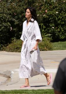 Courteney Cox feet photo thumbnail