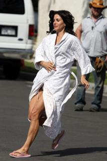 Courteney Cox feet photo thumbnail