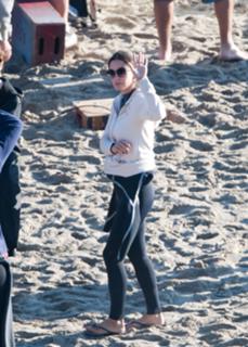 Courteney Cox feet photo thumbnail