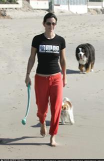 Courteney Cox feet photo thumbnail