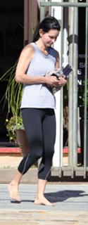 Courteney Cox feet photo thumbnail