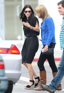 Courteney Cox feet photo thumbnail