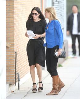 Courteney Cox feet photo thumbnail