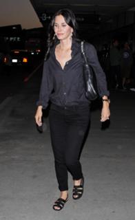 Courteney Cox feet photo thumbnail