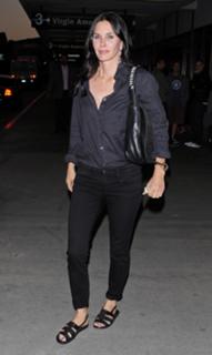 Courteney Cox feet photo thumbnail