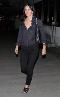 Courteney Cox feet photo thumbnail