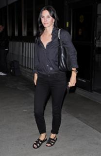 Courteney Cox feet photo thumbnail