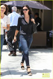 Courteney Cox feet photo thumbnail