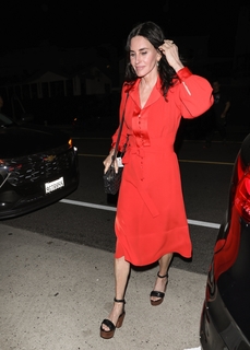 Courteney Cox feet photo thumbnail