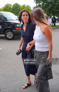 Courteney Cox feet photo thumbnail