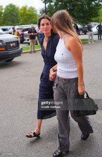 Courteney Cox feet photo thumbnail