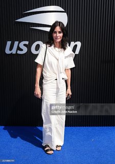 Courteney Cox feet photo thumbnail