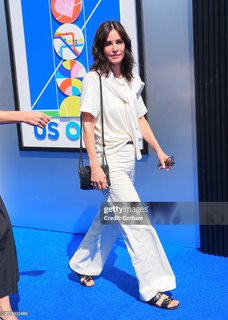 Courteney Cox feet photo thumbnail