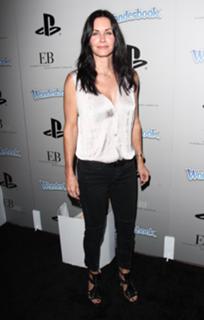 Courteney Cox feet photo thumbnail
