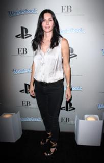 Courteney Cox feet photo thumbnail