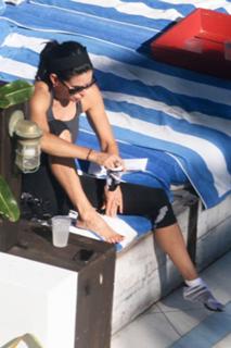 Courteney Cox feet photo thumbnail