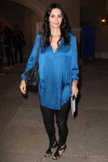 Courteney Cox feet photo thumbnail