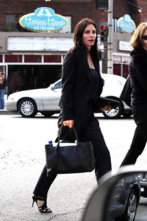 Courteney Cox feet photo thumbnail