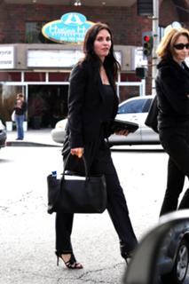 Courteney Cox feet photo thumbnail