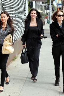 Courteney Cox feet photo thumbnail