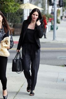 Courteney Cox feet photo thumbnail