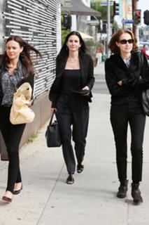 Courteney Cox feet photo thumbnail