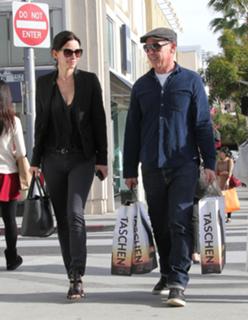 Courteney Cox feet photo thumbnail