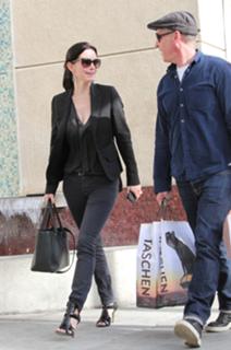 Courteney Cox feet photo thumbnail