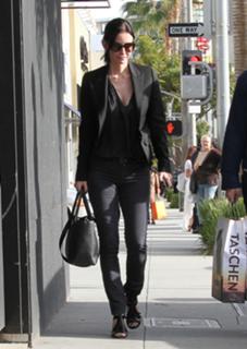 Courteney Cox feet photo thumbnail