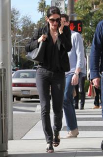 Courteney Cox feet photo thumbnail