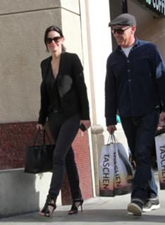 Courteney Cox feet photo thumbnail