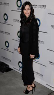 Courteney Cox feet photo thumbnail