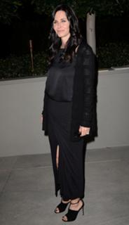 Courteney Cox feet photo thumbnail