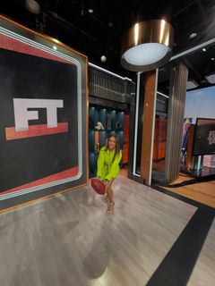 Courtney Cronin feet photo 7