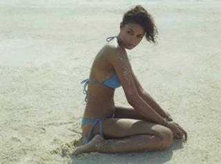 Courtney Eaton feet photo thumbnail