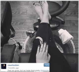 Courtney Eaton feet photo thumbnail