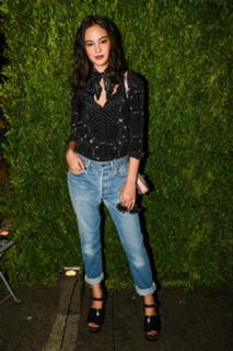 Courtney Eaton feet photo thumbnail