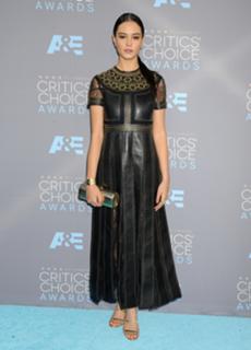 Courtney Eaton feet photo thumbnail