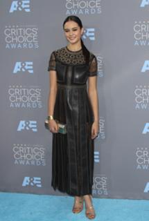 Courtney Eaton feet photo thumbnail