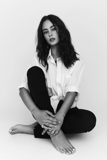 Courtney Eaton feet photo thumbnail