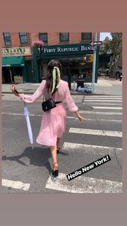 Courtney Eaton feet photo thumbnail