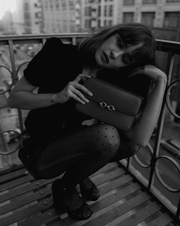Courtney Eaton feet photo thumbnail