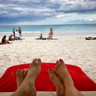 Courtney Friel feet photo thumbnail