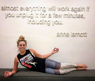 Courtney Friel feet photo thumbnail