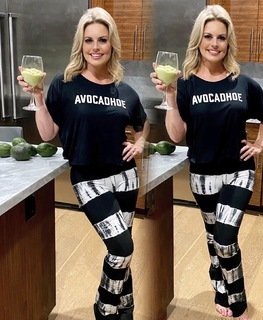 Courtney Friel feet photo thumbnail