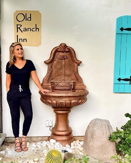 Courtney Friel feet photo thumbnail